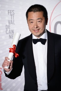 El director chino Jia Zhangke celebra su premio al mejor guión por "A touch of sin"